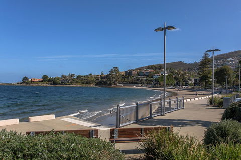 Sunrise On The Bay - New Castle Holiday 19