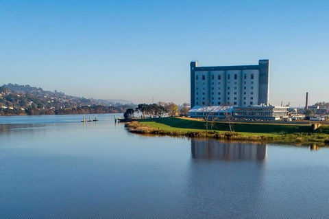 Peppers Silo - New Castle Holiday 1