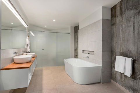 Peppers Silo - New Castle Holiday 13