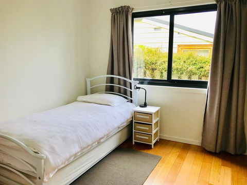 Omaroo House - Panoramic Water Views - New Castle Holiday 28