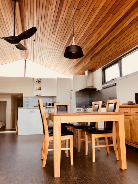 Omaroo House - Panoramic Water Views - New Castle Holiday 18