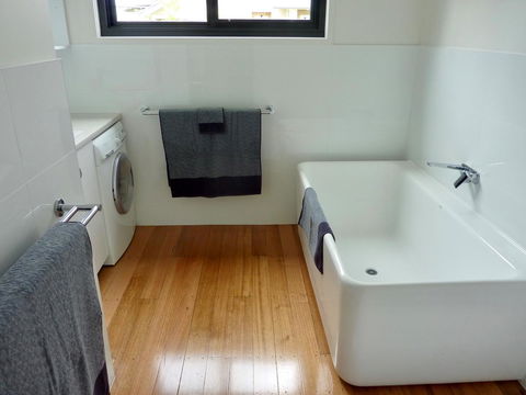 Omaroo House - Panoramic Water Views - New Castle Holiday 29