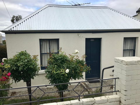 Omaroo House - Panoramic Water Views - New Castle Holiday 0
