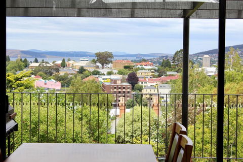 Omaroo House - Panoramic Water Views - New Castle Holiday 6