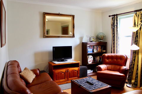 Omaroo House - Panoramic Water Views - New Castle Holiday 22