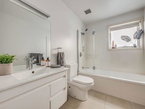 Marina View Apartment - New Castle Holiday 1