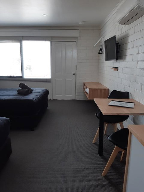 Anchor Wheel Motel - New Castle Holiday 7