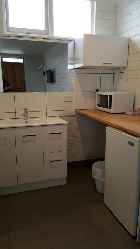 Anchor Wheel Motel - New Castle Holiday 18