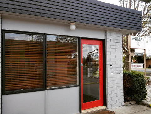 Anchor Wheel Motel - New Castle Holiday 23