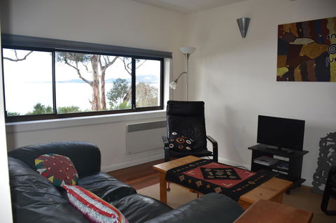 Beachside Taroona With Spa - New Castle Holiday 6