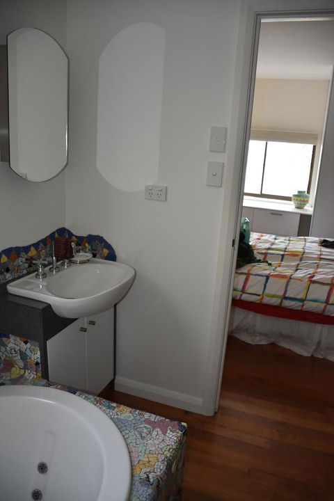 Beachside Taroona With Spa - New Castle Holiday 4