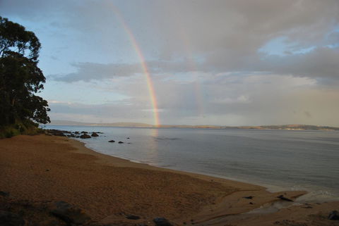 Beachside Taroona With Spa - New Castle Holiday 26