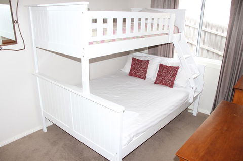 Front Row Beachfront - New Castle Holiday 9