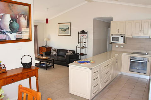 Front Row Beachfront - New Castle Holiday 3