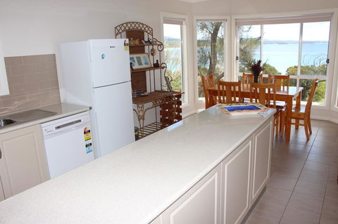 Front Row Beachfront - New Castle Holiday 4