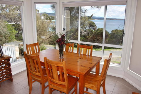Front Row Beachfront - New Castle Holiday 6