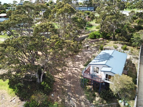Front Row Beachfront - New Castle Holiday 0