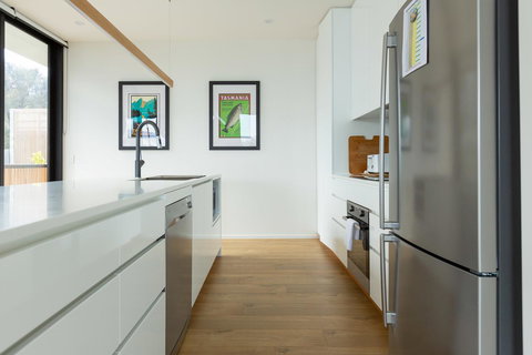 Blessington Beach Retreat - New Castle Holiday 10