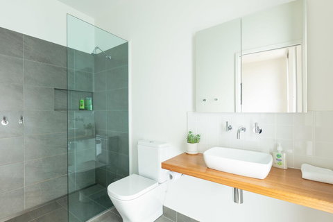 Blessington Beach Retreat - New Castle Holiday 14