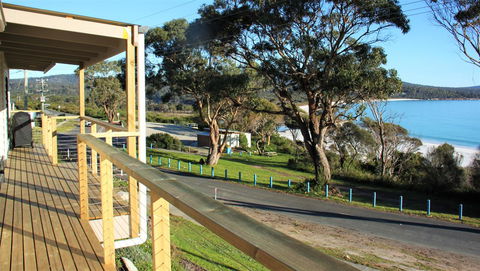 KINGFISHER COTTAGE Beachfront At The Binalong Bay - New Castle Holiday 8