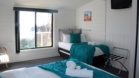 KINGFISHER COTTAGE Beachfront At The Binalong Bay - New Castle Holiday 5