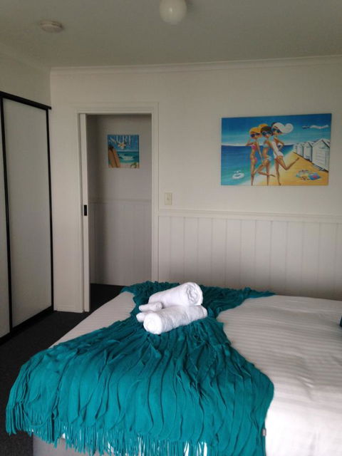KINGFISHER COTTAGE Beachfront At The Binalong Bay - New Castle Holiday 25
