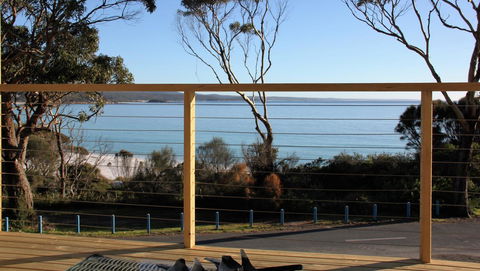 KINGFISHER COTTAGE Beachfront At The Binalong Bay - New Castle Holiday 6