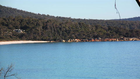 KINGFISHER COTTAGE Beachfront At The Binalong Bay - New Castle Holiday 12