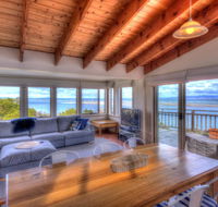 The Strand  On the edge of the beach - New Castle Holiday