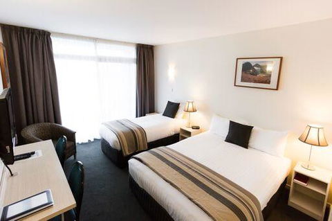 Shoreline Hotel - New Castle Holiday 24