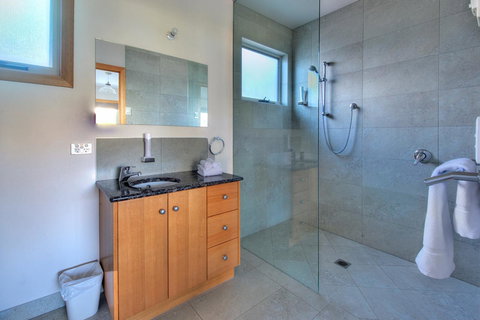 Freycinet Stone Studio 3 - Feldspar - New Castle Holiday 11