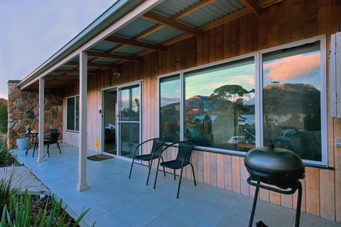 Freycinet Stone Studio 3 - Feldspar - New Castle Holiday 5