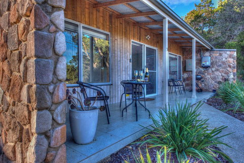 Freycinet Stone Studio 3 - Feldspar - New Castle Holiday 0