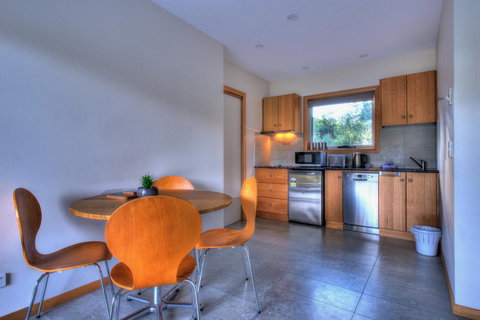 Freycinet Stone Studio 3 - Feldspar - New Castle Holiday 12