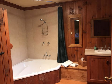 Cradle Highlander - New Castle Holiday 26