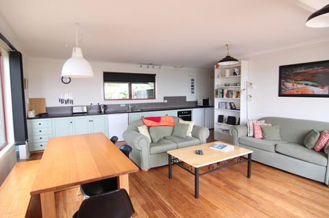 DOLPHIN LOOKOUT COTTAGE - Amazing Views Of The Bay Of Fires - New Castle Holiday 11