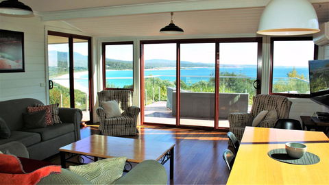 DOLPHIN LOOKOUT COTTAGE - Amazing Views Of The Bay Of Fires - New Castle Holiday 1