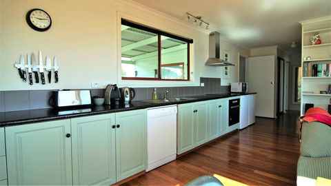 DOLPHIN LOOKOUT COTTAGE - Amazing Views Of The Bay Of Fires - New Castle Holiday 5