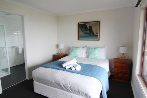 DOLPHIN LOOKOUT COTTAGE - Amazing Views Of The Bay Of Fires - New Castle Holiday 10