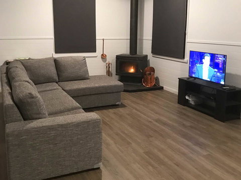 Derby Digs Cottage - New Castle Holiday 3