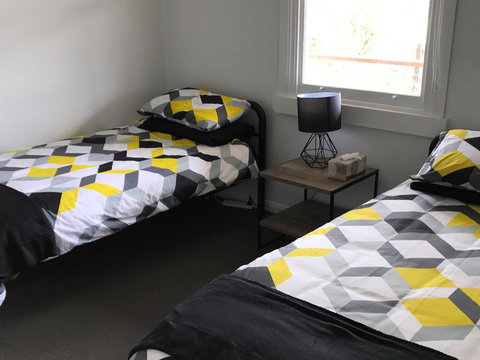 Derby Digs Cottage - New Castle Holiday 2