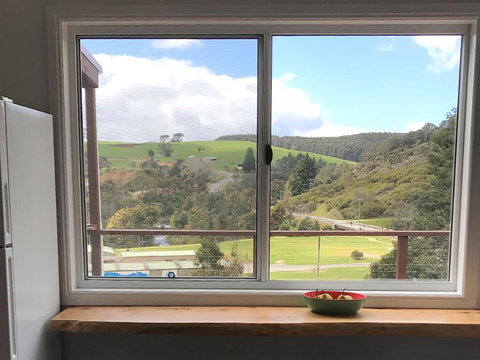 Derby Digs Cottage - New Castle Holiday 8