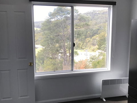 Derby Digs Cottage - New Castle Holiday 9