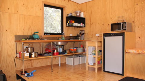 BAY OF FIRES ECO HUT Off Grid Experience At Binalong Bay - New Castle Holiday 9