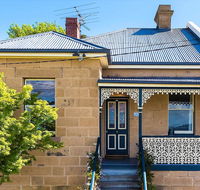 WEST NEST  Classic 3BR Hobart Terrace BEST Location View Close to City - New Castle Holiday