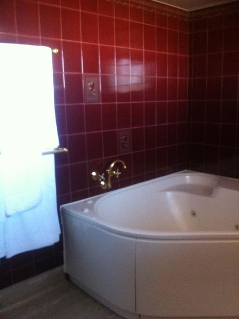 The Waterloo Hotel - New Castle Holiday 37