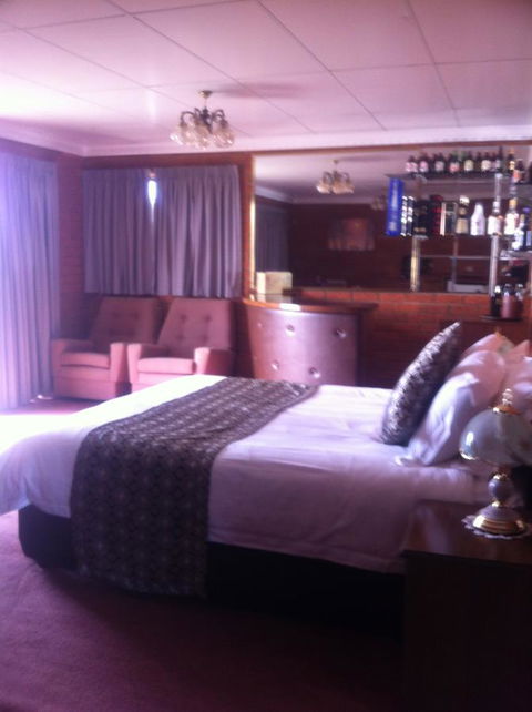 The Waterloo Hotel - New Castle Holiday 9