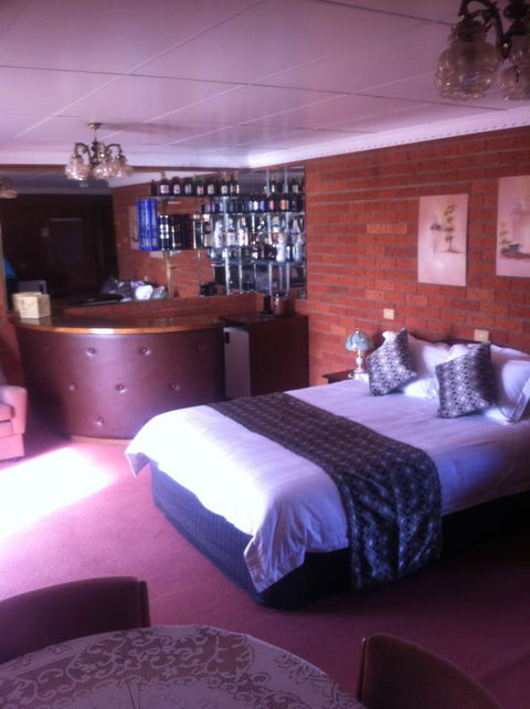 The Waterloo Hotel - New Castle Holiday 15