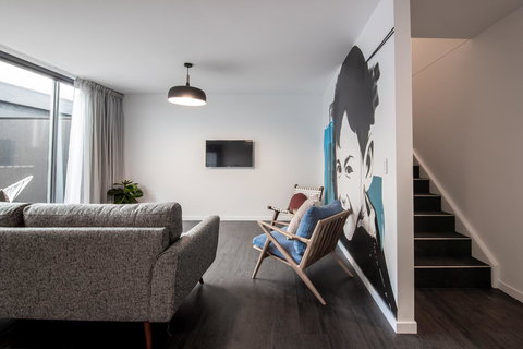 Change Overnight - New Castle Holiday 19