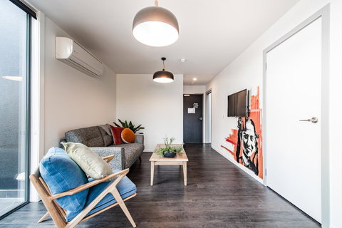 Change Overnight - New Castle Holiday 2